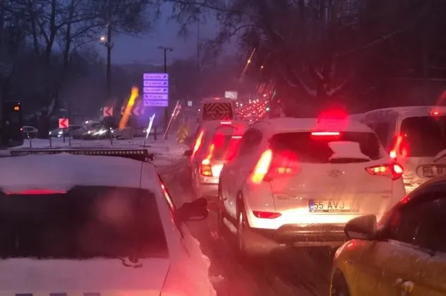 Ankara Valiliği'nden sürücülere kritik çağrı: Zorunlu olmadıkça özel araçla trafiğe çıkmayın