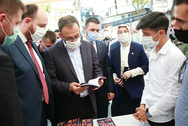 genclik-ve-spor-bakani-muharrem-kasapoglu-iki-gunu-esit-olan-ziyandadir-anlayisiyla-calisiyoruz-1598109378399.jpg Gençlik ve Spor Bakanı Muharrem Kasapoğlu: İki günü eşit olan ziyandadır anlayışıyla çalışıyoruz-3