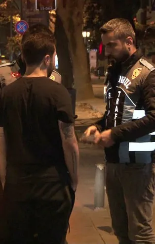 Polis Bağdat Caddesi'nde drift yapan sürücüyü kıskıvrak yakaladı