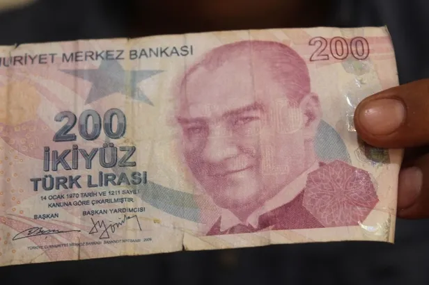 cuzdanda-kumbarada-200-tllik-banknottan-varsa-mujde-yasadiniz-basiniza-talih-kusu-konacak-servet-degerinde-1687627900778.jpg Cüzdanda kumbarada bu 200 TL'lik banknottan varsa müjde yaşadınız! Başınıza talih kuşu konuyor! Değeri tamı tamına...-2