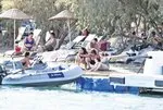 Azra Akın ailesiyle sezonu Bodrum’da açtı!