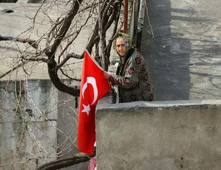 Türkiye şehitlerimize ağlıyor! Hatay'da her yer Türk bayraklarıyla donatıldı!