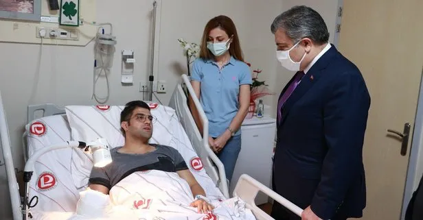 Doktor Ertan İskender hastası tarafından bıçakla yaralanmıştı: Sağlık Bakanı Fahrettin Koca’dan anlamlı ziyaret