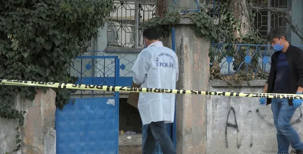 corumda-bir-binanin-bodrum-katinda-17-parca-dinamit-lokumu-bulundu-1603546945733.jpg Çorum'da bir binanın bodrum katında 17 parça dinamit lokumu bulundu-2