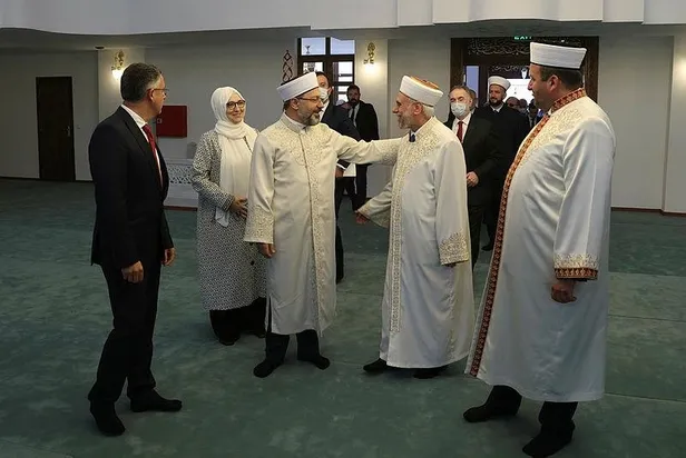 diyanet-isleri-baskani-ali-erbas-ve-hafiz-osman-sahinden-bulgaristan-filibe-muradiye-camiinde-cifte-ezan-1623788808595.jpeg Diyanet İşleri Başkanı Ali Erbaş ve Hafiz Osman Şahin'den Bulgaristan Filibe Muradiye Camii’nde çifte ezan!-4