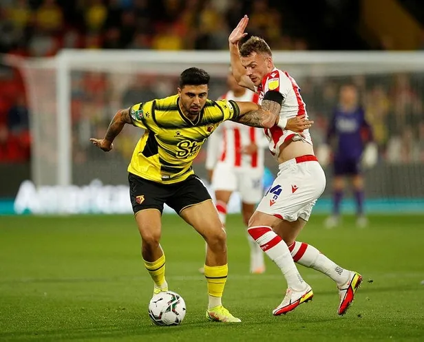 ozan-tufan-watfordla-ilk-macina-cikti-stoke-city-3-1-watford-1632263918294.jpeg