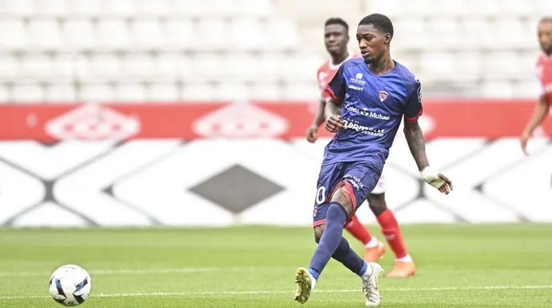 trabzonsporda-8-transfer-gundemde-sampiyonlugun-fitilini-atesleyecek-yildizlar-yola-cikti-1718113127489.jpg Trabzonspor'da 8 transfer gündemde! Şampiyonluğun fitili ateşlendi-13