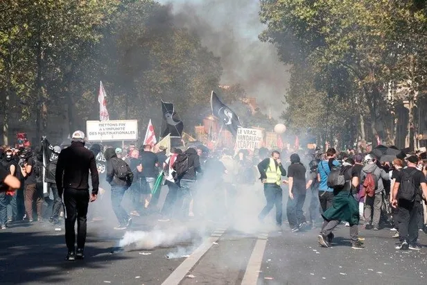Paris yangın yeri! Sarı Yelekliler güçlenerek döndü...-2