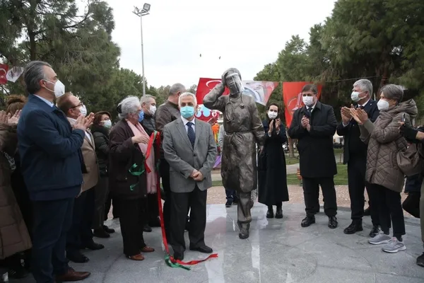 Son dakika: CHP'li İzmir Büyükşehir Belediyesi ve Karşıyaka Belediyesi'nden bir heykel daha!-2