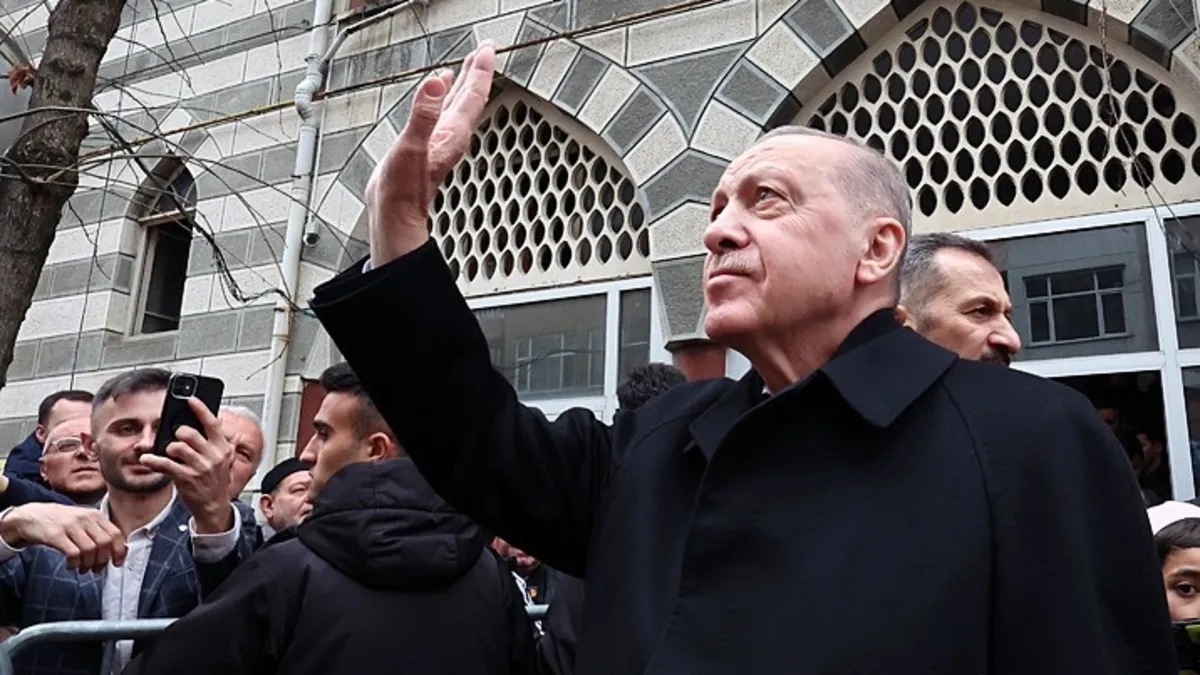 Başkan Erdoğan, cuma namazını Rize'de Merkez Sahil Camisi'nde kıldı