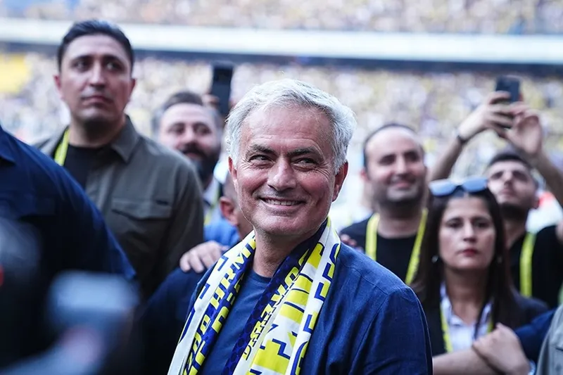 fenerbahcede-dev-transfer-icin-duello-jose-mourinho-yildiz-isim-icin-devreye-girdi-1723826074211.jpg Jose Mourinho