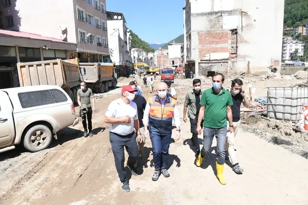 derelide-hayat-normale-donuyor-ana-cadde-temizlendi-asfalti-serildi-ve-cizgileri-cizildi-1598785585642.jpeg Dereli'de hayat normale dönüyor! Ana cadde temizlendi, asfaltı serildi ve çizgileri çizildi-4