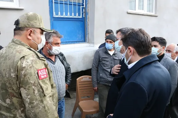 5-bucuk-yil-once-dugunune-gelirken-rehin-alinan-huseyin-sari-dun-aksam-pkkli-teroristler-tarafindan-kallesce-sehit-edildi-1613334983640.jpg 5 buçuk yıl önce düğününe gelirken rehin alınan Hüseyin Sarı, dün akşam PKK'lı teröristler tarafından kalleşçe şehit edildi-2