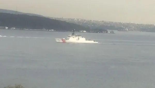 abd-sahil-guvenlik-gemisi-istanbul-bogazindan-gecerek-karadenize-yol-aldi-1619539837149.jpg