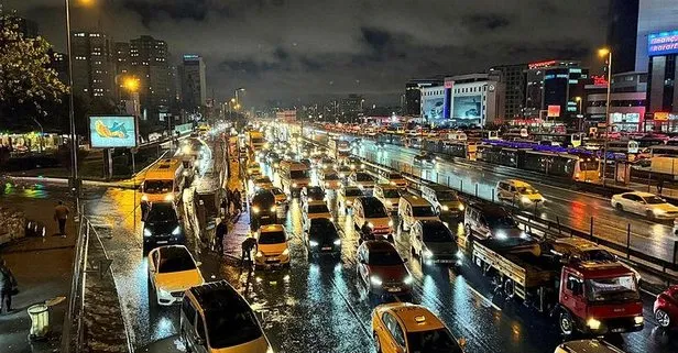 İstanbul’da trafik akşam saatlerinde durma noktasına geldi: Yoğunluk yüzde 85’e yükseldi