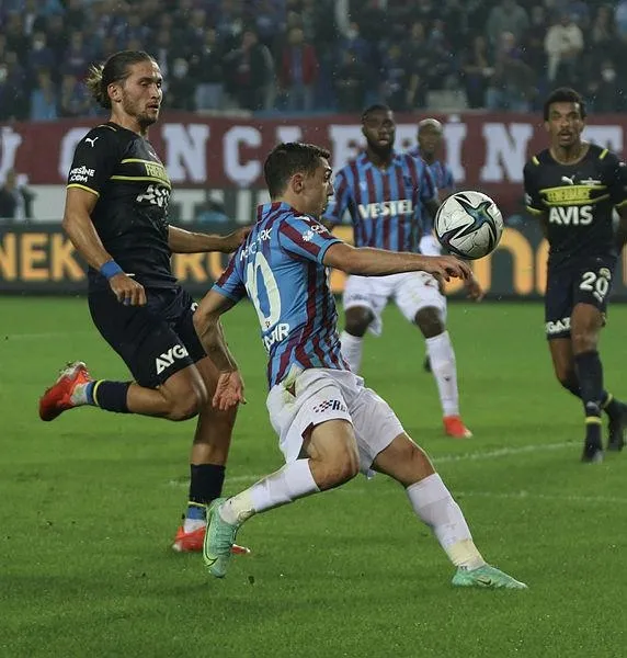 bakasetas-sov-yapti-lider-degisti-trabzonspor-3-1-fenerbahce-mac-sonucu-1634494343313.jpeg Bakasetas şov yaptı! Lider değişti... Trabzonspor 3-1 Fenerbahçe | MAÇ SONUCU!-4
