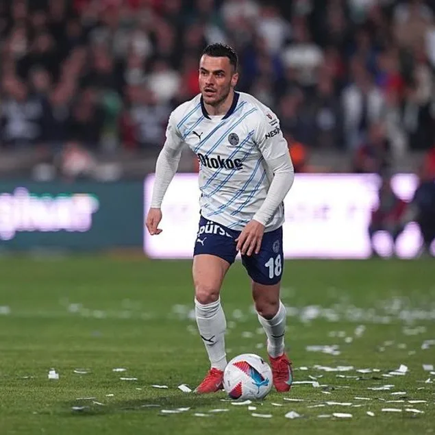 Fenerbahçe’den Kostic teklifi!