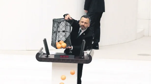 TBMM’de CHP lideri Kemal Kılıçdaroğlu’nun el hareketinden sonra, vekiller de gaza geldi-2