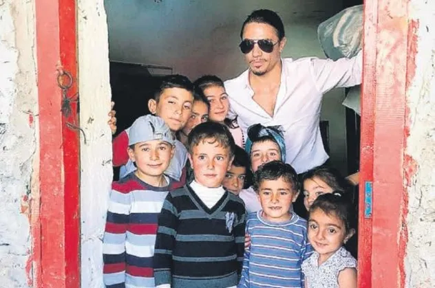 Kupa pozuyla eleştiri toplamıştı! Nusret'in çalışanları eleştirilere tepki gösterdi