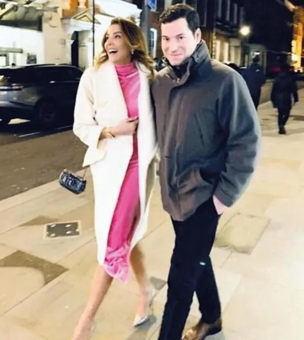 Özge Ulusoy ve Faruk Çolakoğlu’nun evliliği başka bahara kaldı