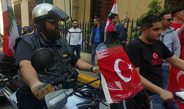 Lubnanlilar Dan Mehter Marsli Turk Bayragi Tepkisi Takvim