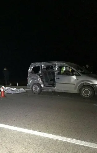 Konya'da feci kaza! Pancar yüklü kamyona çarptı: 1 ölü 3 yaralı