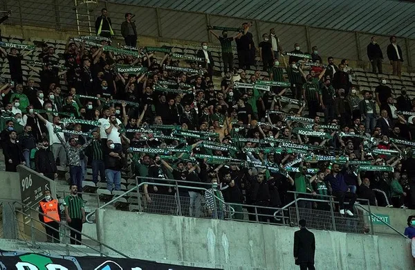 Son dakika: Kocaelispor, Sakaryaspor'u 4-0 yenerek TFF 1. Lig'e yükseldi-5