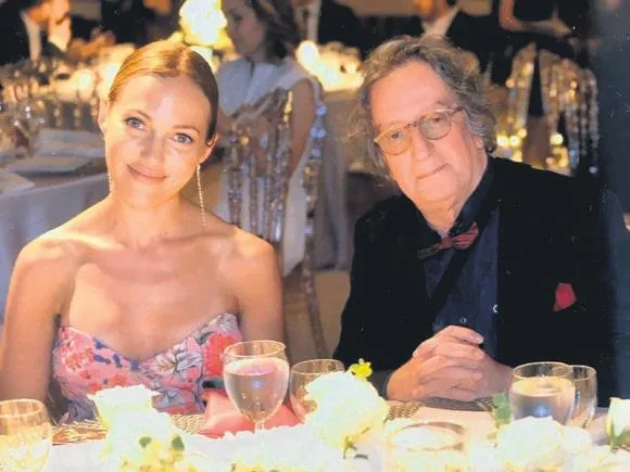 safak-sezer-izzet-yildizhanin-sahnesinde-uzun-hava-okudu-1632082204257.jpeg Şafak Sezer İzzet Yıldızhan'ın sahnesinde uzun hava okudu (Magazin haberleri)-5