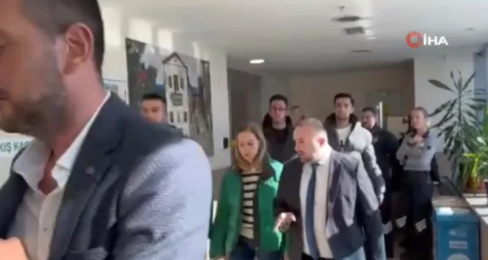 150-milyonluk-vurgun-yapip-yurt-disina-kacan-sosyal-medya-fenomeni-kivanc-talu-ve-esi-beril-talu-tutuklandi-1704474930902.jpeg 150 milyonluk vurgun yapıp yurt dışına kaçan sosyal medya fenomeni Kıvanç Talu ve eşi Beril Talu tutuklandı!-10