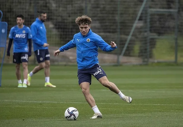 fenerbahce-galatasaray-derbisinde-gol-icin-acele-etmeyecek-hatayi-bekleyecek-1637357898775.jpeg Fenerbahçe Galatasaray derbisinde gol için acele etmeyecek, hatayı bekleyecek-7