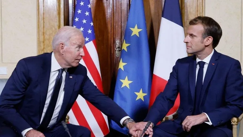 lubnan-basinindan-flas-iddia-biden-ve-macron-israil-hizbullah-arasindaki-ateskesi-ilan-edecek-1732561960376.jpeg Lübnan basınından flaş iddia! Biden ve Macron İsrail-Hizbullah arasındaki ateşkesi ilan edecek (AA)
