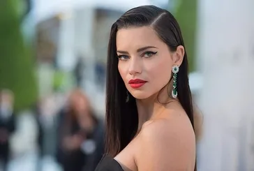 43’lük manken Adriana Lima eski fiziğine kavuştu! 10 aylık zayıflama kampına gitmişti! ’Tekrar melek olmuş’