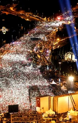 Meydanların çoşkusu FOX'un keyfini kaçırdı