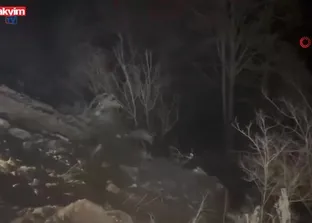 Ardahan’da feci kaza: Kamyon devrildi! 1 ölü