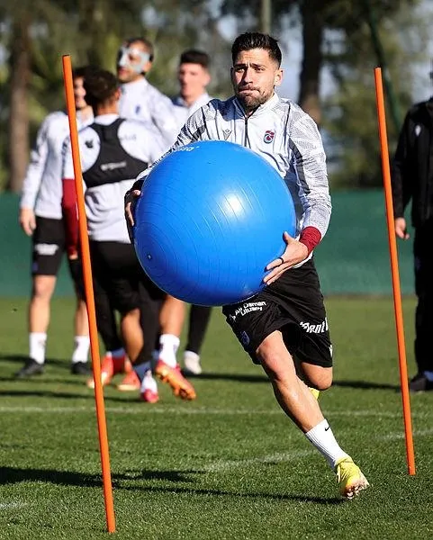 trabzonsporda-giresunspor-maci-oncesi-mecburi-degisim-1672877448308.jpeg Trabzonspor'da Giresunspor maçı öncesi mecburi değişim-2
