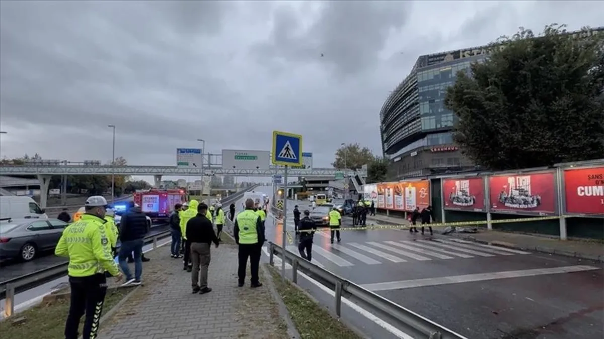 Bakırköy'de acı olay! İETT otobüsü polis ekibine çarptı: 1 şehit