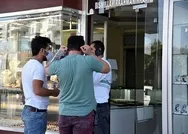 Son dakika: Antalyada polis üniformalı kuyumcu soygunu: 1 kilo altın alarak kaçtı