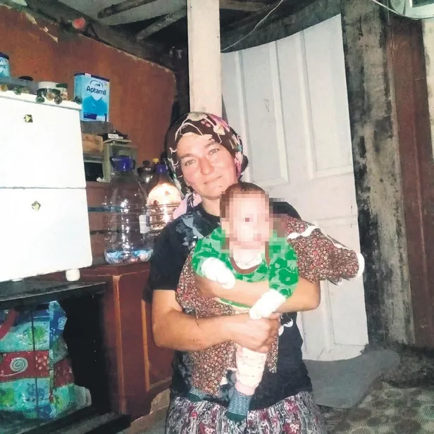 gaziantepte-kan-bagisina-karsilik-spor-ayakkabi-hediye-edilecegini-duyan-vatandaslar-etkinlik-meydanina-akin-e-1652821511473.jpeg Gaziantep'te kan bağışına karşılık spor ayakkabı hediye edileceğini duyan vatandaşlar etkinlik meydanına akın etti-9