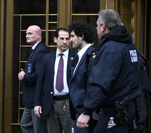 ftxin-eski-ceosu-sam-bankman-fried-250-milyon-dolarlik-kefaletle-serbest-birakilacak-1671741731904.jpg FTX'in eski CEO'su Sam Bankman-Fried, 250 milyon dolarlık kefaletle serbest-3