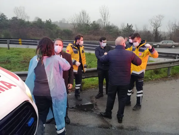 son-dakika-tem-otoyolunda-meydana-gelen-zincirleme-kazada-6-luks-arac-birbirine-girdi-1608025566315.jpg SON DAKİKA: TEM Otoyolu'nda meydana gelen zincirleme kazada 6 lüks araç birbirine girdi-11