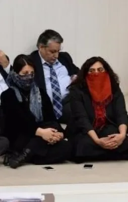 HDP'li vekillere fezleke şoku