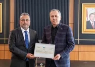 THY depremzedelere 2 milyar TLlik yardımını Vali Yerlikayaya teslim etti