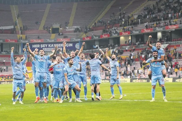 Geri dönüşlerin kralı! Trabzonspor Kayserispor deplasmanından geriden gelerek 2-1 kazandı