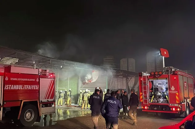 İstanbul Ataşehir'deki halde korkutan yangın