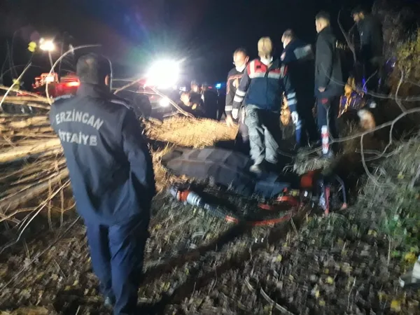 erzincanda-ibretlik-olay-kestigi-agacin-altinda-kalarak-oldu-1636221396742.jpg Erzincan’da ibretlik olay! Kestiği ağacın altında kalarak öldü-3