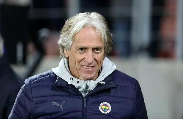 lider-geldi-lider-gidiyor-fenerbahce-dinamo-kiev-karsilasmasindan-2-0-galip-ayrildi-1667513800030.jpeg