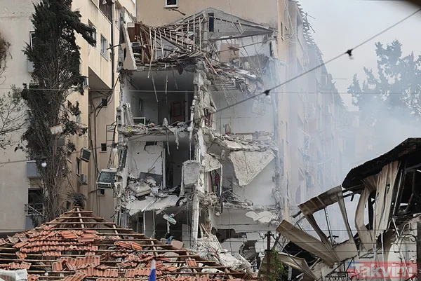 İsrail kentleri alev alev! Balistik ve hipersonikler Demir Kubbe'yi kevgir etti... Füze yağmuru Mersin'den bile görüntülendi - 26