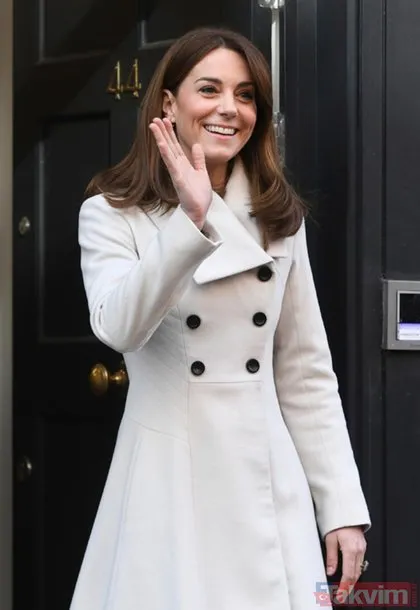Kate Middleton yine yaptı yapacağını! Moda değişti, kendi değişti, 13 yıldır bir o değişmedi