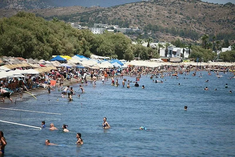 Muğla’da 6 kilometrelik tatil kuyruğu! 3 günde 500 bin araç giriş yaptı: Turistik tesislerde doluluk oranı yüzde 100'e ulaştı-4