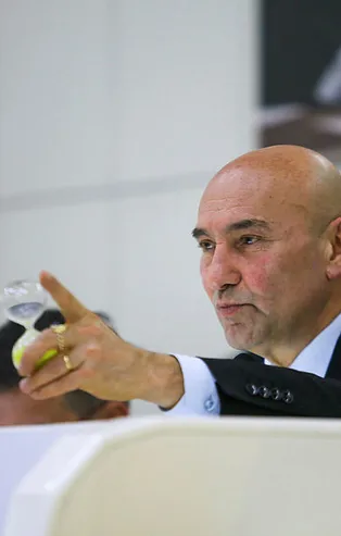 Zeytinliğe havuzlu kaçak villa! CHP'li Tunç Soyer'den yeni skandal